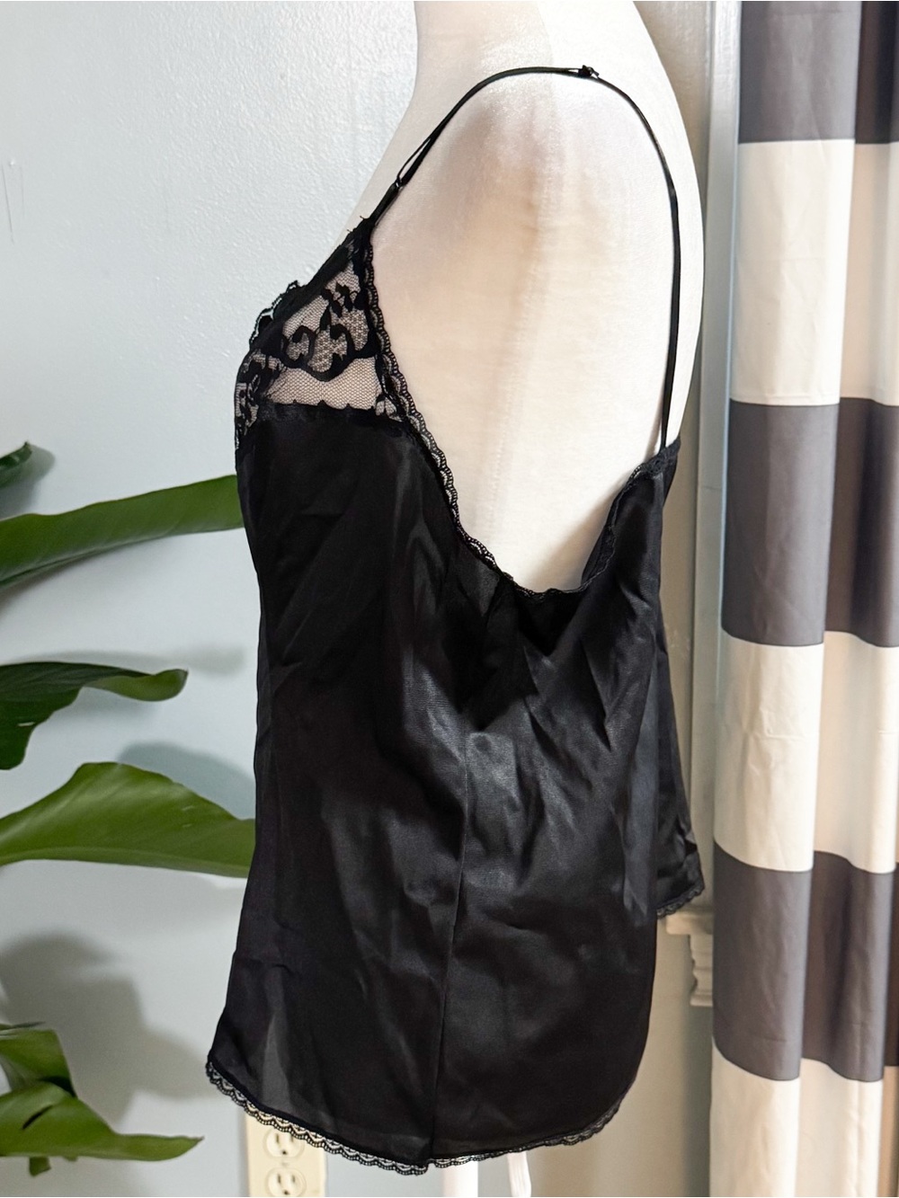 Vintage Vassarette Black Lace Camisole XL 44 Plus Size Lingerie Top - Picture 4 of 10